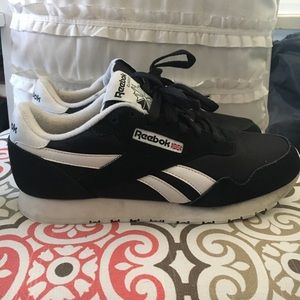 Reebok Classic black tennis shoes